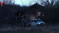 Sve vrvi od policije i vatrogasaca: Šta kamioni upravo odnose iz kuće kod koje je nestala Danka?