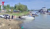 Nakon požara, čamac izvučen na obalu Save