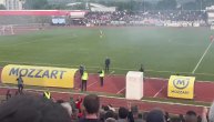 Haos na Čika Dači posle gola Voše! Navijači Radničkog zasuli trenera Novosađana čime su stigli