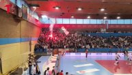 Navijači Zvezde "zapalili" atmosferu na Banjici: Sve gori na odbojkaškom derbiju