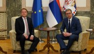 Vučić se sastao sa evropskim komesarom za proširenje Varhejijem