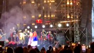Gipsy Kings svirali "Đurđevdan" u Beogradu, pevač se ogrnuo srpskom zastavom