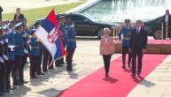 Vučić svečano dočekao Fon der Lajen ispred Palate Srbija