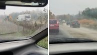 Preko livade i makadama samo da se gužva izbegne: Snimak bahatosti u jutarnjem špicu