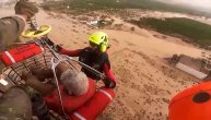 Spasavanje preživelih iz razornih poplava: Snimak iz spasilačkog helikoptera koji kida dušu