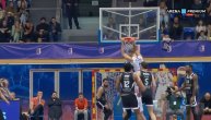 Košarkaš Mornara zamalo slomio koš silnim zakucavanjem