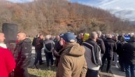 Ubio ih je kao mačke, a svi ćute: Meštani Vranške doline blokirali magistralu zbog Alije Balijagića