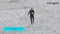 Snežna bajka u Loznici: Stadion Lagator prekriven snegom, sudije izašle i vratile se u svlačionicu
