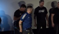 Čuveni borac dobio dres Dinama nakon što je ušao u dresu igrača Zvezde: Neverovatne scene na FNC 20