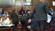 Od koškanja i uvreda do fizičkog sukoba: Pogledajte snimak tuče u Skupštini Srbije