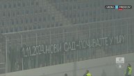 Navijači Partizana istakli transparent posvećen žrtvama tragedije u Novom Sadu