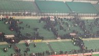 Navijači Zvezde na kraju meča istakli dve zastave na San Siru i poslali jaku poruku