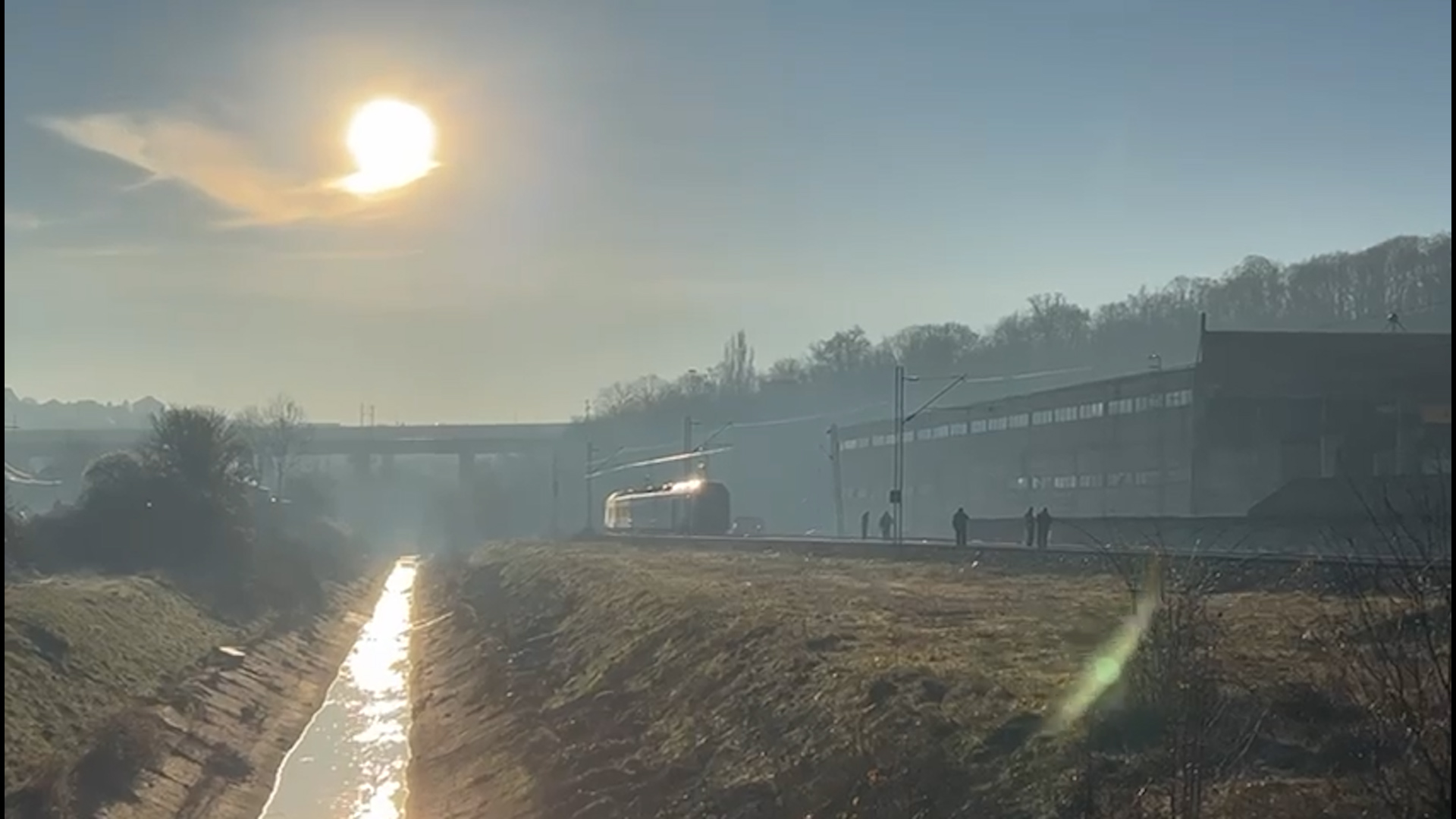 Voz smrvio kombi: Teška nesreća u Rakovici, snimak sa lica mesta ...