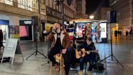 Poznati folker peva u centru Beograda u humanitarne svrhe