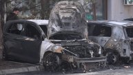 Pepeo i garež je sve što je ostalo od dva spaljena automobila na Novom Beogradu