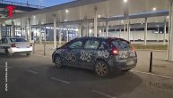 Neko se baš potrudio da ukrasi ovaj automobil: Ovo je jelka na četiri točka