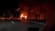 Gori automobil u blizini Slavonskog Broda: Vatra "progutala" vozilo