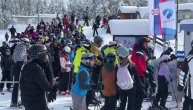 Palo prvo ovogodišnje skijanje na Torniku, gužva kao u košnici: Sjajne slike zimske idile