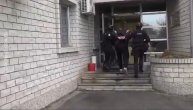 Pogledajte kako UKP upada u kuće i hapsi pripadnike međunarodne bande