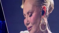 Lepa Brena plače uz pesmu "Poželi sreću drugima"