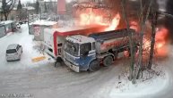Vozač cisterne stao da natoči gorivo, pa završio u bolnici: Eksplozija na pumpi