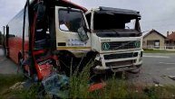 Jezivi snimci teškog sudara kamiona i autobusa kod Obrenovca