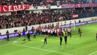 Navijači i fudbaleri pevali "Dušmani hoće da nas unište", podsećanje na finale ABA lige