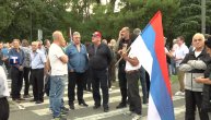 Na protestu protiv rezolucije u Srebrenici trobojke i skandiranje "izdaja, izdaja"