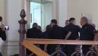 Napad na Uroša Blažića u sudnici: Policija odmah reagovala i brzo ga izvela napolje