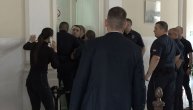Haos u sudnici posle dovođenja Blažića, rodbina nasrnula na okrivljenog, reagovala policija