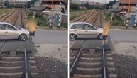 Stao nasred šina, pa se svađao sa mašinovođom: Čovek zaustavio železnički saobraćaj u Beogradu