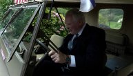 Ambasador SAD Kristofer Hil probao čuveni vojni džip Vilis