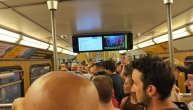 Navijači Srbije u metrou