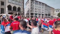 Srpski navijači okupirali Marjanplac: Vijore se zastave i ore se naše pesme, nek se spremi Slovenija