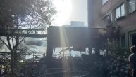 Snimak spaljenog kafića na Novom Beogradu nakon velikog požara koji se proširio i na stanove