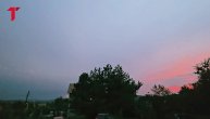 Kakav prizor nadomak Beograda! Munja para nebo, a sunce pleni zalaskom