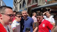 "Aco Srbine se ori Minhenom": Čuveni reprezentativac Srbije prošetao ulicama, navijači u transu