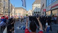 Policajci potegli i biber sprej na srpske navijače u Minhenu