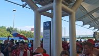 Danci zapevali na metro stanici pred našim navijačima, a onda su im Srbi brutalno odgovorili