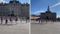 U centru grada Novosađani plesali uz grčku muziku: Sirtaki na Trgu slobode