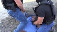 "Policija bre": Izletili iz automobila i bacili osmunjićenog na zemlju, snimak hapšenja zbog droge