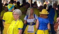 Navijačice Švedske se opustile uz alkohol pred meč sa Srbijom