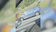 Zapalio se auto u pokretu, vozač hitno istrčao: Vatra na auto-putu kod Ljiga