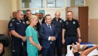 Dačić posetio povređenog policajca u Loznici