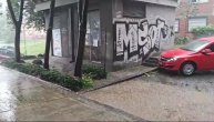 Olujno nevreme u Beogradu preti da poplavi zgradu