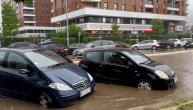 Snimak potpoljenog parkinga na Novom Beogradu: Snažna oluja pogodila prestonicu