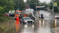 Zaglavljeni automobili u poplavljenim ulicama Beograda: Jako nevreme u prestonici