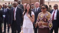 Supruga predsednika Tamara Vučić u modernom belom kompletu u poseti afričkim zemljama