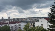Ponovo se smračilo nebo nad Beogradom: Snimak pljuska na Voždovcu