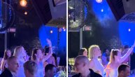 Jelena došla do stola Jokićeve žene, pa sa Natalijom zamešala kukovima uz ozbiljan hit